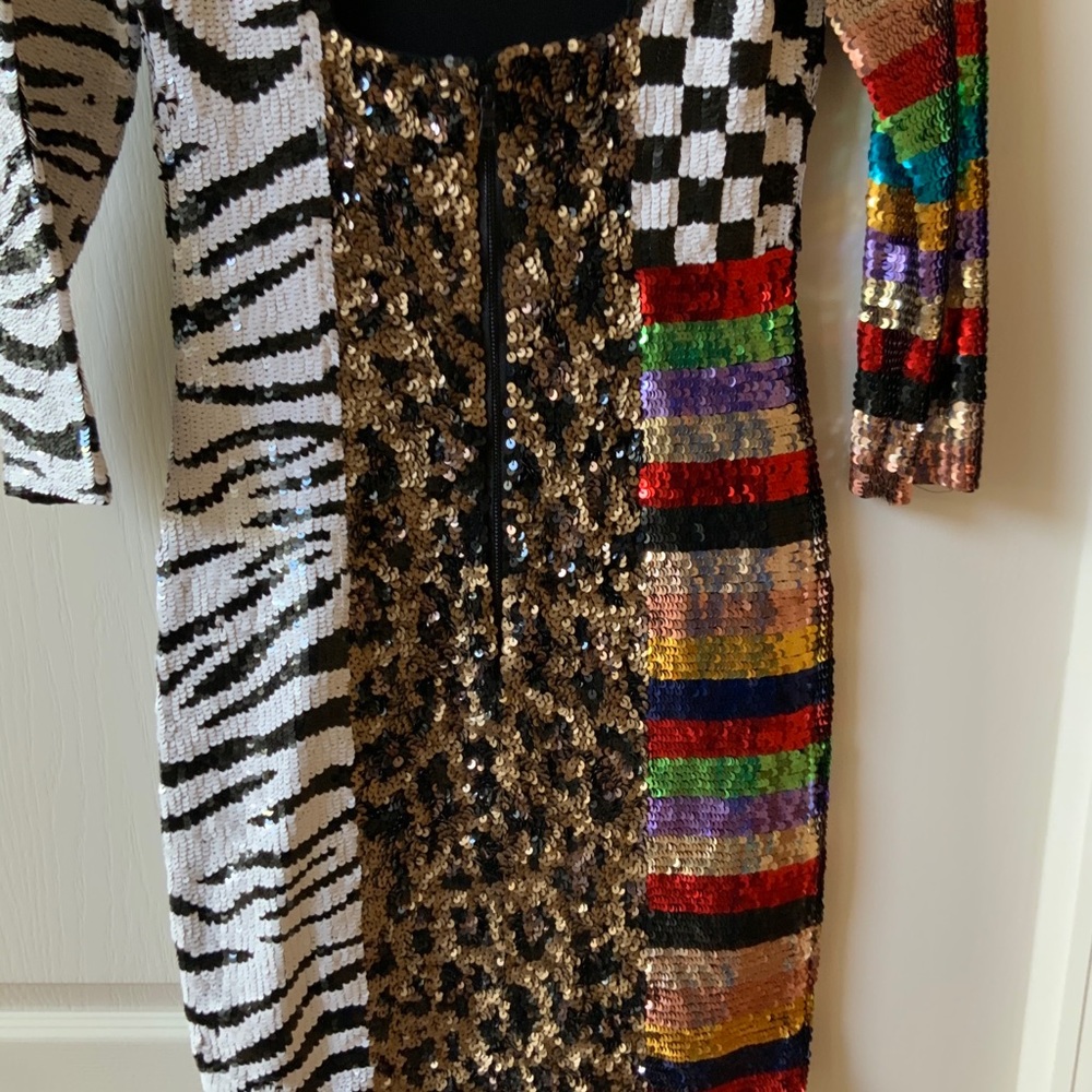ALICE + OLIVIA JAE MULTI SEQUIN KEYHOLE MINI DRESS - Picture 9 of 16
